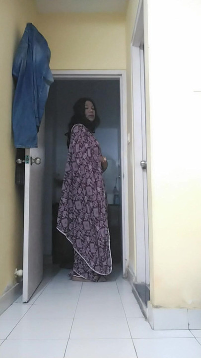 Sissy me trying to do cat walk to impress
