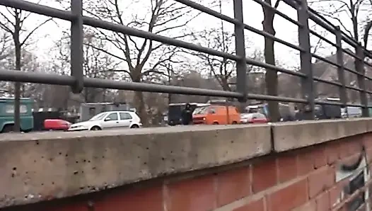 Tuvalette, duşta, küvette, lavaboda, pisuarda ve parkta işiyorum