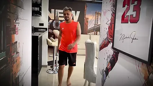 Yengem bizim sevişişimizi duydu ve sonunda katıldı - pembe ve sıkı vajinasını verdi