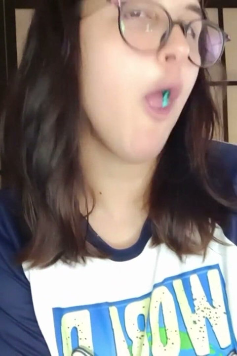 Trying Big Bubbles with Bubblegum Roll - Bunny Looner