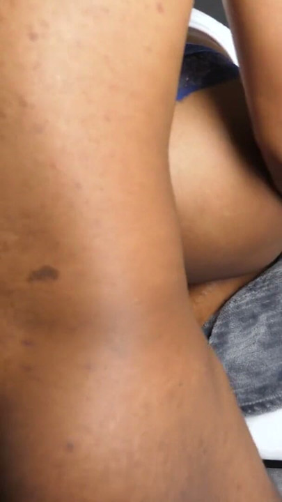 Reyna Devine Fussfick mit dickem Arsch | Clip 2