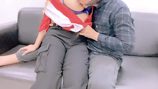 Benzin istasyonunda çalışma üniformalı bir kızı villaya davet edin, kız itaatkar