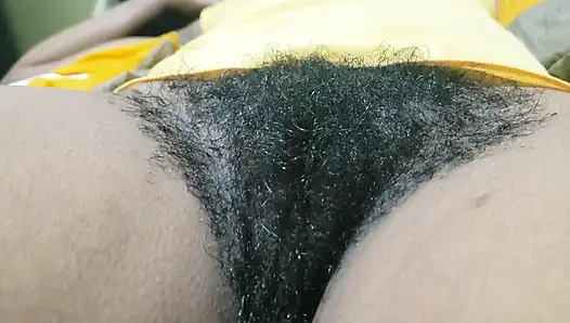 Latin kızıl saçlı bebek oyuncu enerjisi, doğal allure ve derin samimi bağlantı ile ateşli ve şehvetli bir deneyim yaratıyor