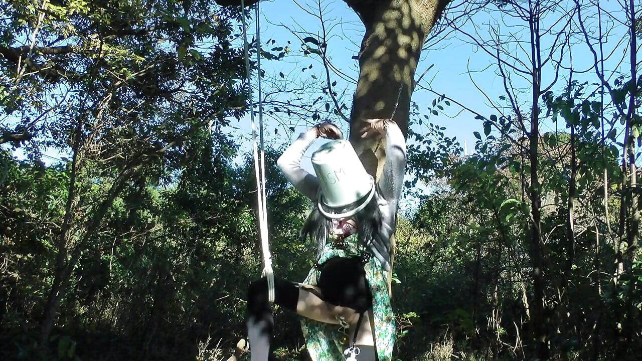 Master Trainer's Command No. 23: Single-leg Suspension Bucket Punishment