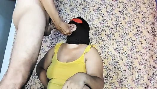Güzel oral seks, taşaklarımı emiyor