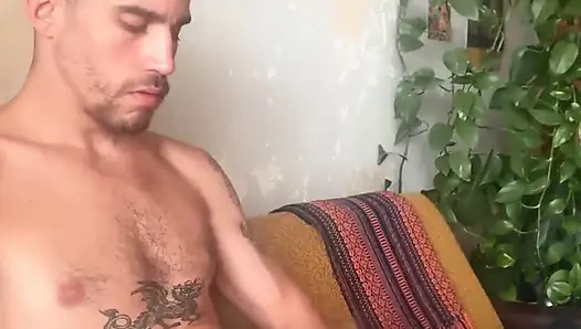 Evde azgın - kanepede mastürbasyon yapıyor