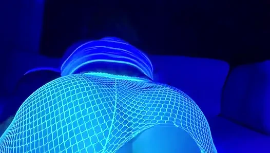 Pantat bahenol cewek ini dientot habis-habisan pakai dildo ukuran raksasa dan kontol besar