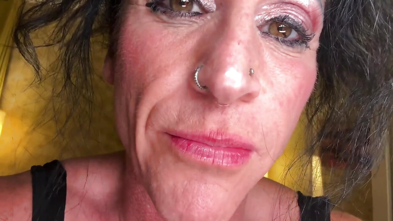 Gulp Thanksgiving: Goddess Kandy Feasts & Swallow You Down Her Throat