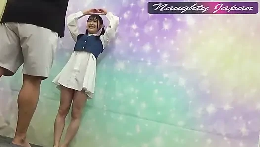 Домашняя съемка косплей Frilly, засвет трусиков в любительском видео и фестиваль бюст в весеннем цветке