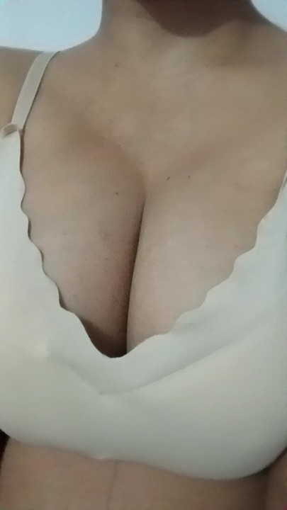Indian Bhabhi ke Big nipples #boobs #big #sex #indianTeen big boobs