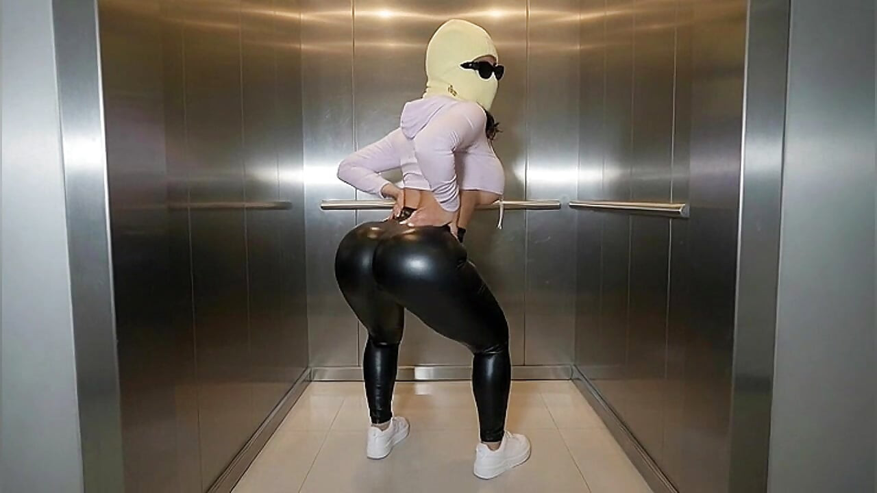 Petite Big Ass Girl in Black Leather Leggings in the Elevator