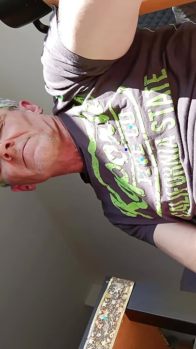 Ik bied je mijn dikke sperma aan ...