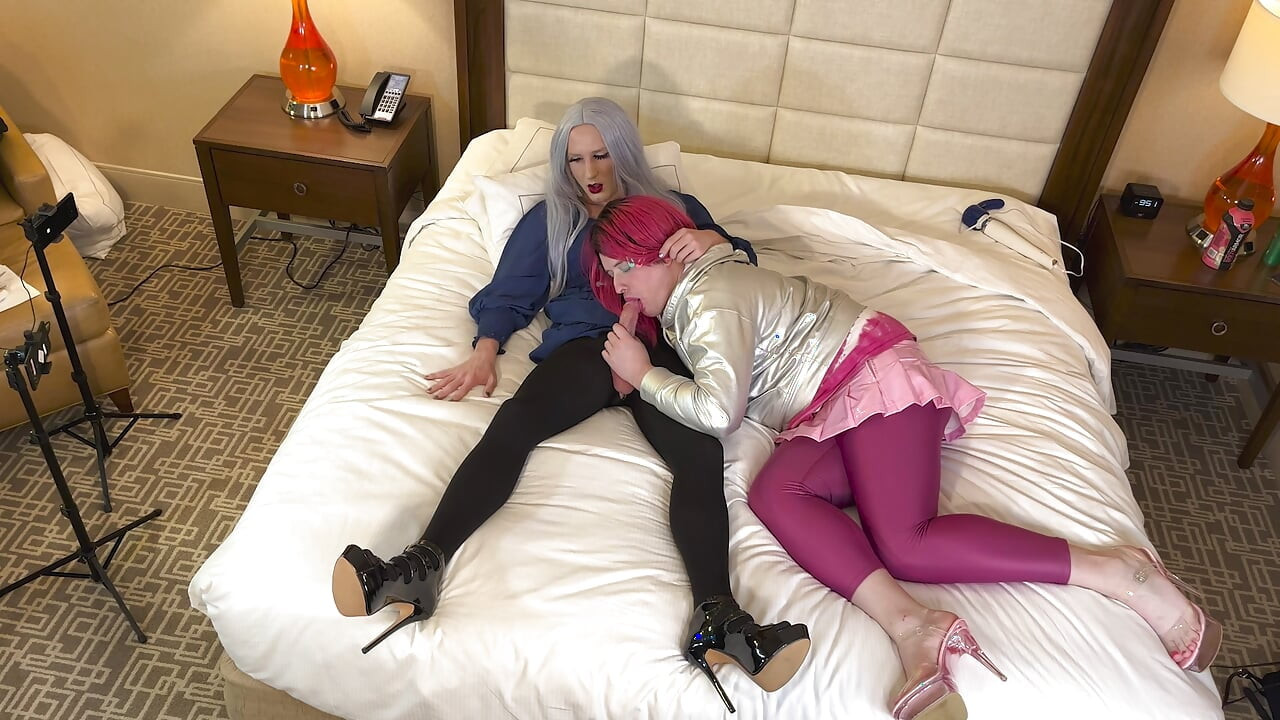 Много красив кросдресър чука и смуче червенокоса момиче на живо - Компилация 1