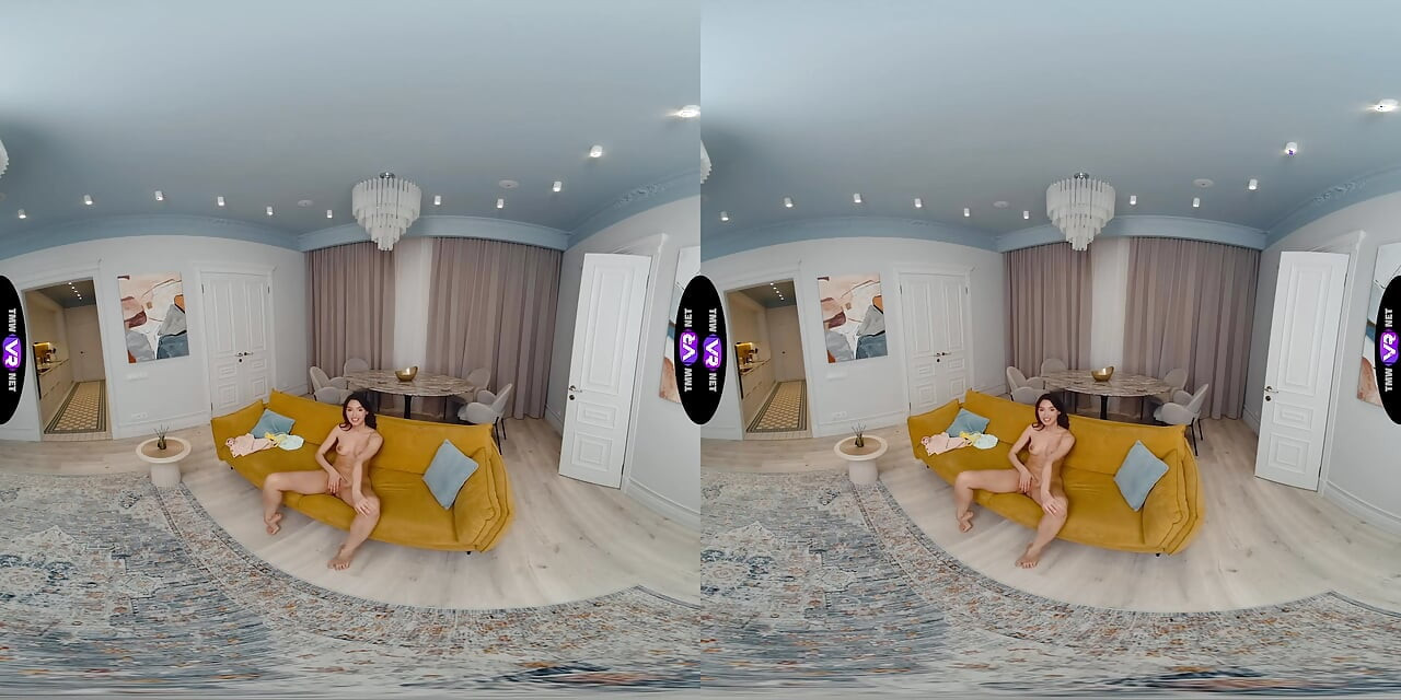 Napaljena Ashly Rabbit zadirkuje pa prstima svoju sočnu pičku - TeenMegaWorld