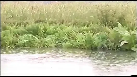 Zwei geile amateur-paare ficken auf einem Boot mitten auf dem see