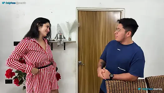 Sexy und schöne latina squirtet in das gesicht des kameramanns