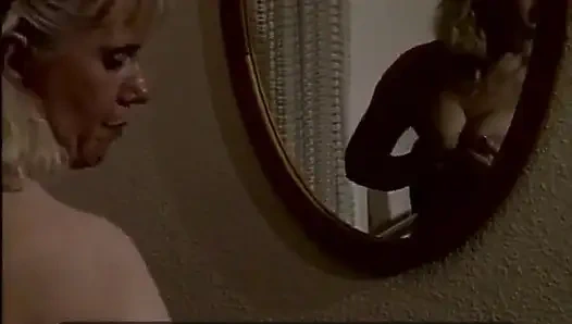 Fransa'dan olgun sarışın ona yarağını kullanması için ateşli gösteriyor