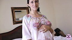 Schwangere Süße nimmt Tittenfick