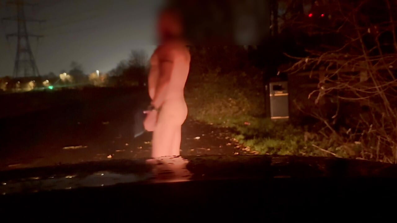 Skini se gola i drkaj twerk uz cestu, auto je razmišljao o vožnji stazom