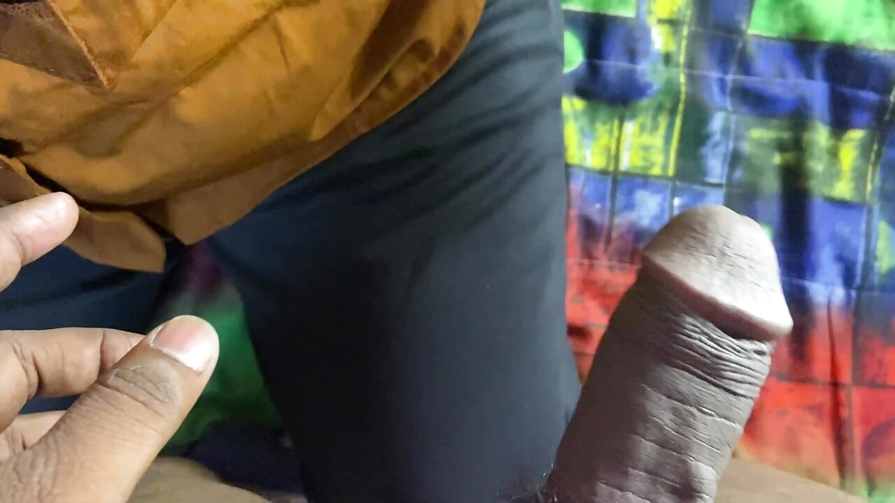 繼兄透過破褲子看到她的貓時操了她的貓