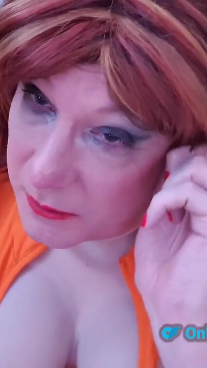 Pamiętny moment z "Amazing big cock TGirl POV Threesome fucking a MILF"