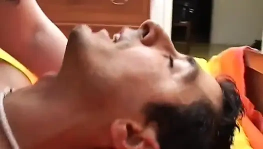 Толстая женщина внезапно жаждет члена в любительском видео