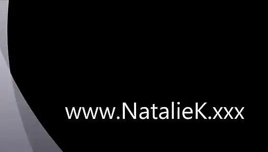 Yabancıların otel odasında yarak döllerini temizliyorum ve onu siktikten sonra amcığımdan döl damlıyor