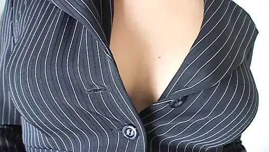 Gadis seksi ini dientot habis-habisan sama dua kontol sampai dicrot di dalam