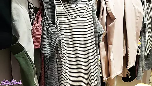 Oral creampie di mal - ngentot sama cewek cantik di tempat umum