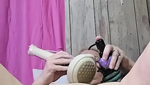 Что происходит в ее комнате одна