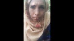 Деревенская тетушка занимается сексом на улице с незнакомцем, часть 2