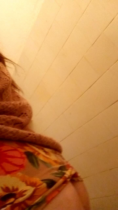 Sexy ass in the bathroom