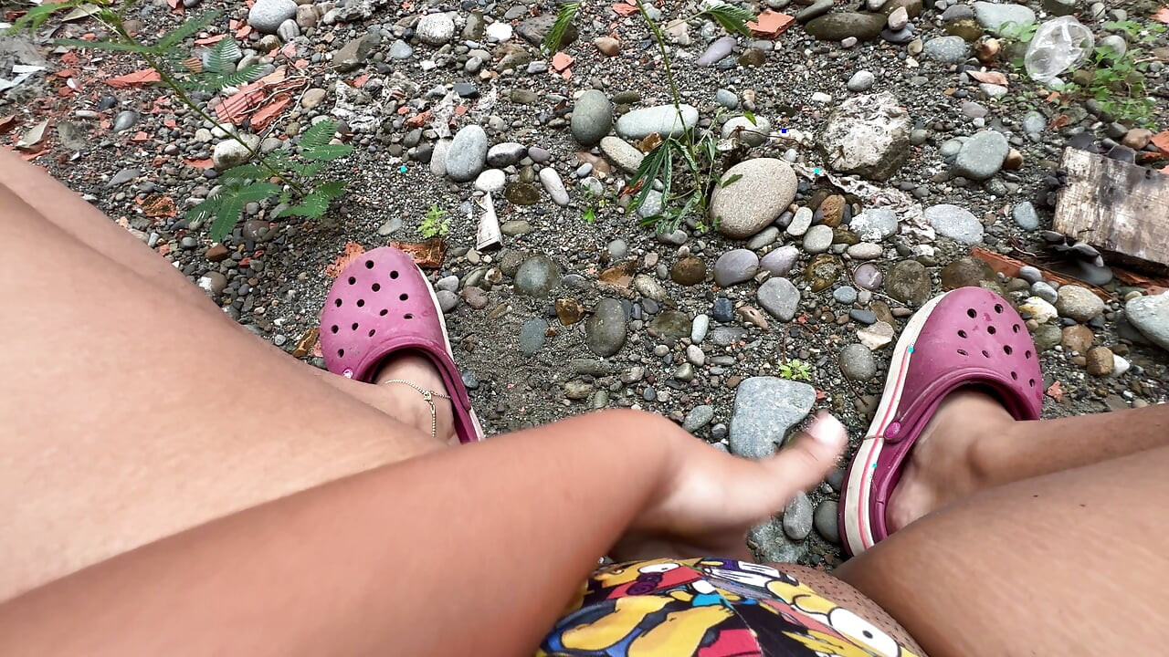 Essa coisa de me masturbar em público me faz