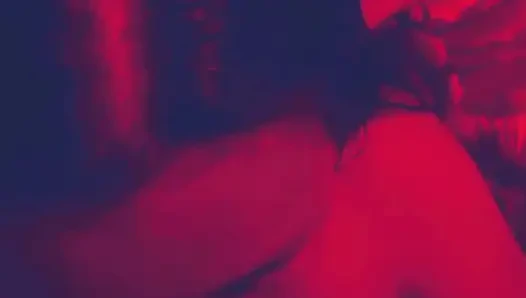 Aku mencintai tetanggaku di pantatku