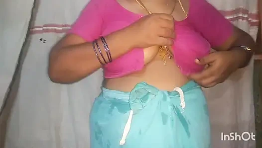 Gadis tamil dengan aduhai ini lagi asik mandi sambil ganti sama cowok berotot