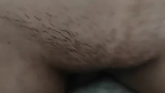 Юная сводная сестра помогает мне, когда мы одни дома.