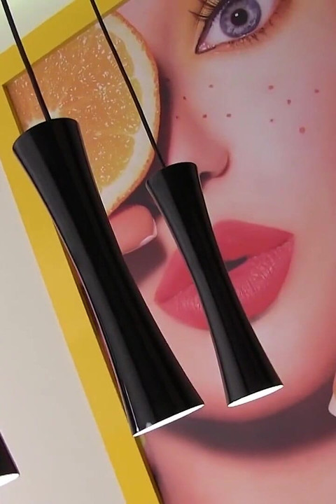 目隠しをしたセクシーなラティーナのチンコプレイ