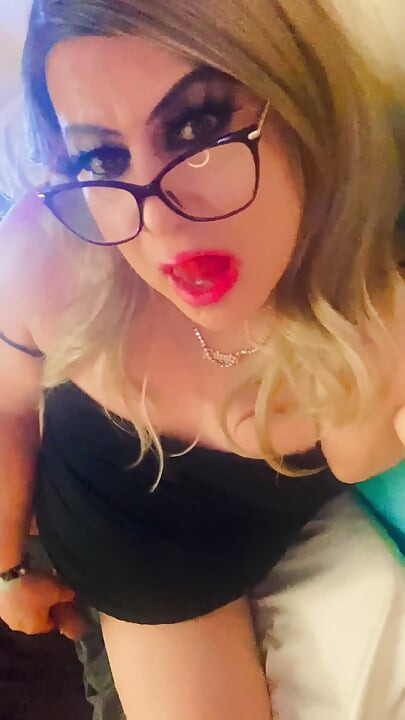 Stroking her, she shaft and blowing four loads of cum