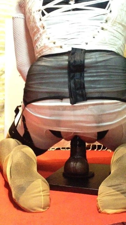 Scopo bildo cagna sissy troia con il culo grosso