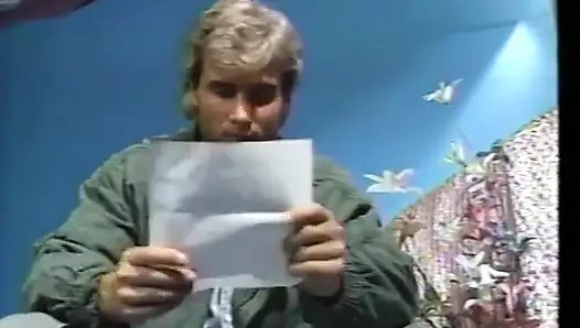 İri göğüslü sarışın hatun Tracey Adams sevgilisinin sert yarağıyla büyük kavunlarının arasına kayıp içine boşalmasını seviyor