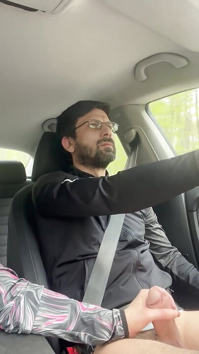 彼女は待ちきれなかった - 運転中のミルフのフェラチオと手コキ - 公車でのセックス キングヨルダノフ