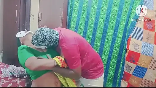 Bos pembantunya lagi ganti baju dan menggoda dan ngentot memeknya habis-habisan sampai mengerang keenakan