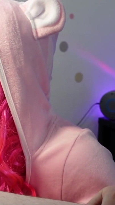 Ikonisch aus "Zierliche deutsche stiefschweerin gibt pOV-Blowjob nach cosplay-Event im Kostüm"
