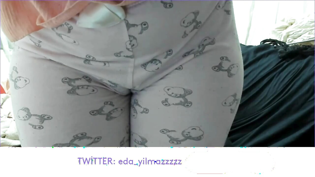 CAMELTOE- MASTURBACIÓN EN PIJAMA- COÑO HINCHADO- COÑO HINCHADO- PORNO TURCO