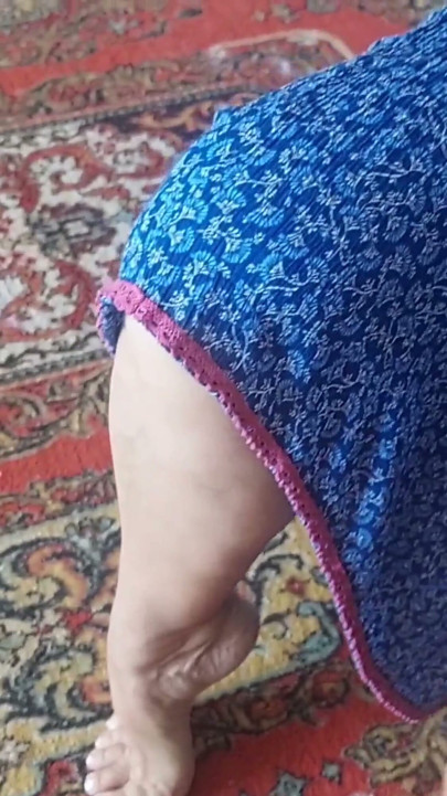 Selena's Close up Feet Posing and Blowjob Swallow