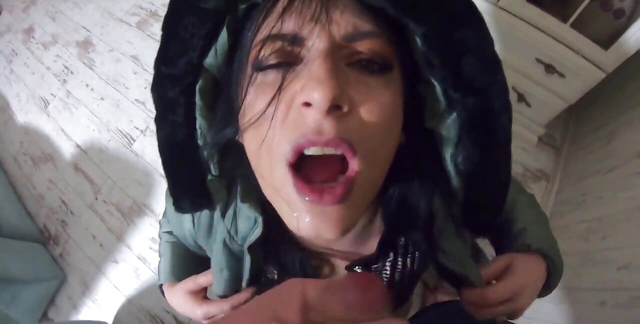 Těsná kombinéza, Furry Boots & Messy Deepthroat s lízáním mrdky