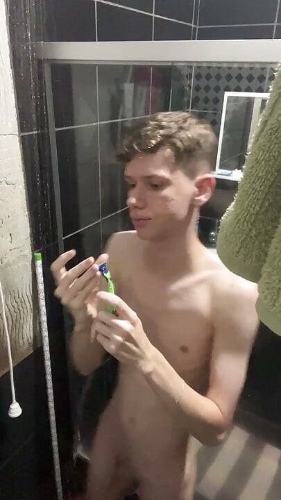 A Twink showing his body and naked at shower