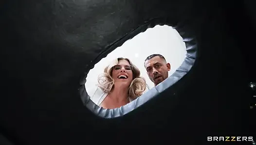 Brazzers - anal orta yaşlı seksi kadın tarafından masaj yapıyor ve sağılıyor