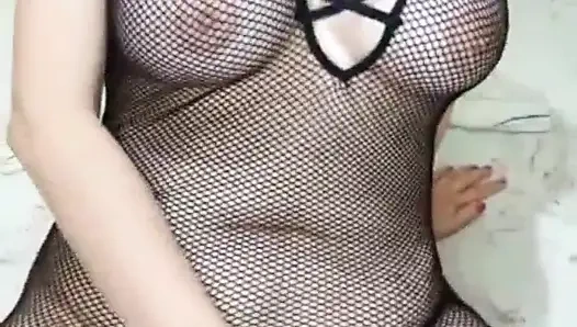 Горячая соседка прислала мне видео