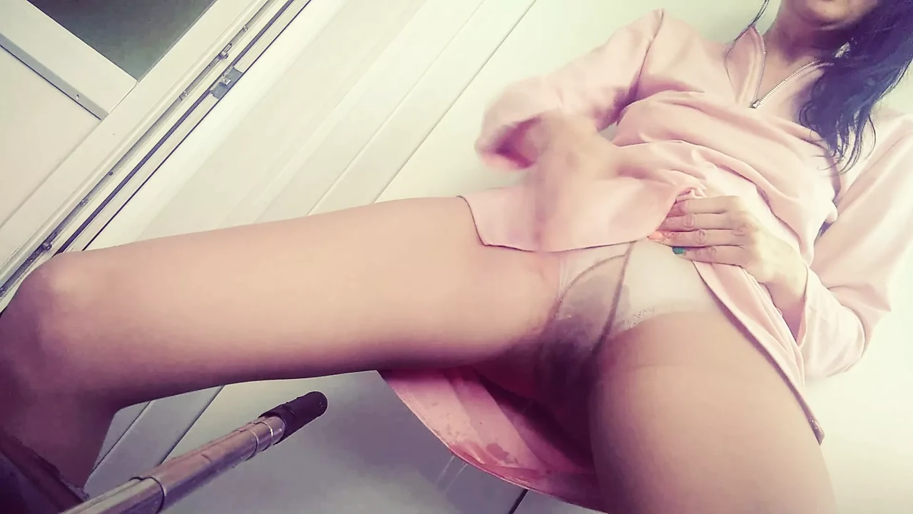 slut jerks off extremely on the balcony and squirts